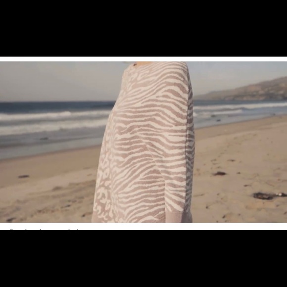 Barefoot Dreams CozyChic Ultra Lite Ocean Breeze Poncho - Picture 4 of 8